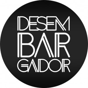Música en vivo y ambiente universitario en Desembarga Bar