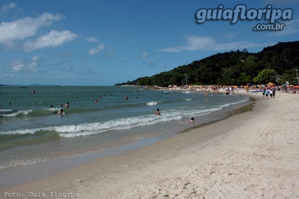 Temporada de verão na Praia dos Açores. Florianópolis, Santa