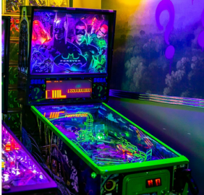 Pinball Space: bar, gastronomía, pinball y arcade en Florianópolis