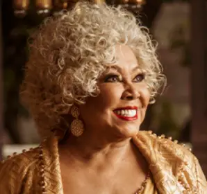 Alcione celebrates 50 years at a show in Florianópolis