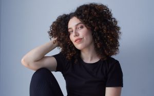 Bruna Ferracioli promove oficina teatral gratuita em Florianópolis: inscrições abertas