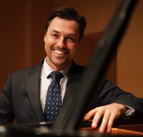 Marcelo Thys, premiado pianista florianopolitano radicado no Canadá, se apresenta com a Camerata Florianópolis