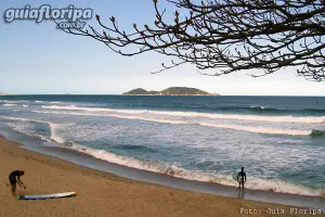 Surf na Praia do Morro das Pedras