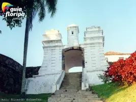 Portal de entrada da Fortaleza de Santa Cruz de Anhatomirim