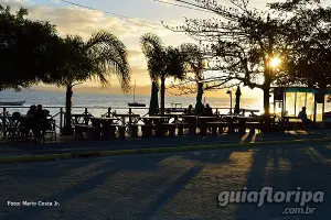 Pôr-do-sol na Praia do Sambaqui